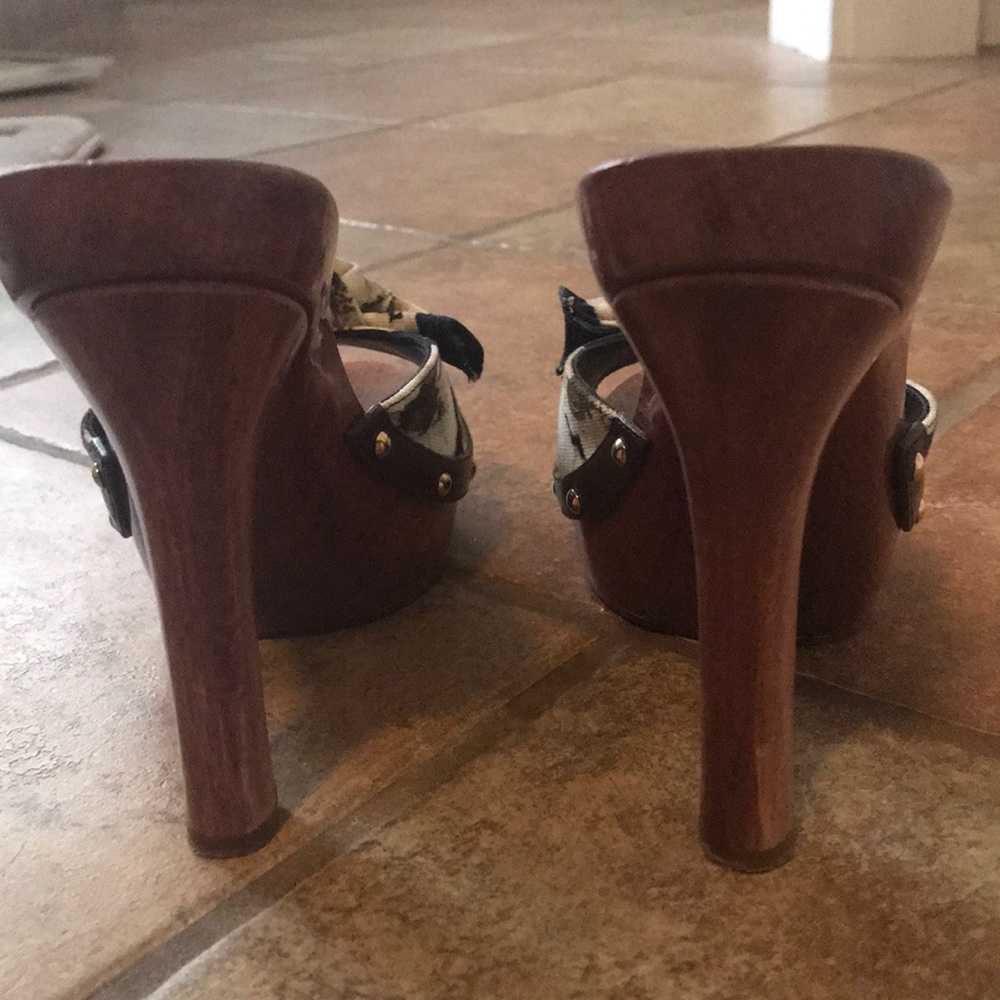 Dolce and Gabbana authentic wooden heels - Picture 3 of 8